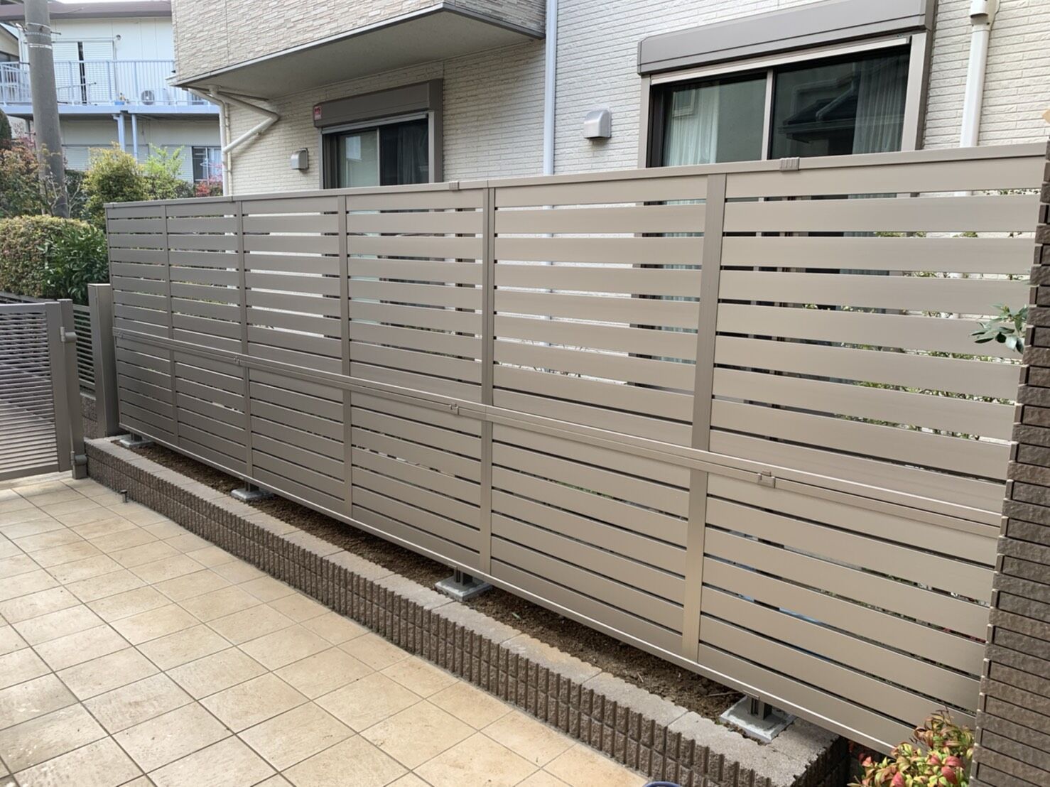 画像1840：神奈川県横浜市／某マンション／風除室ドア框カバー工法
