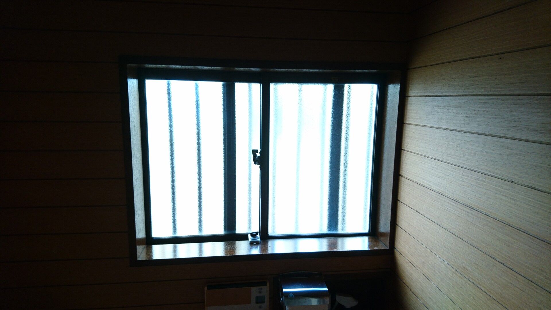 画像1895：神奈川県横浜市／某マンション／風除室ドア框カバー工法